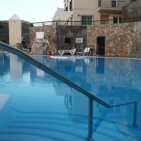 Modern And Welcoming Family With Large Terrace *