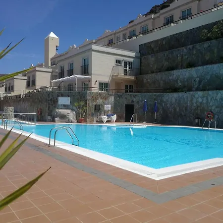 Modern And Welcoming Family With Large Terrace *